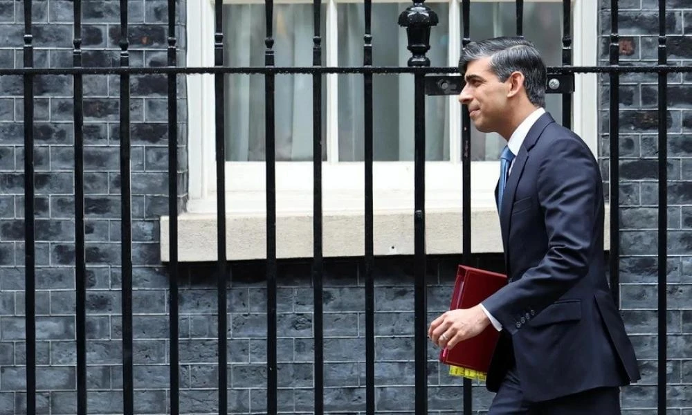 Γιούχαραν τον Σούνακ στα γραφεία των Συντηρητικών - «Ετοίμασε τις βαλίτσες σου, το πάρτι τελείωσε»